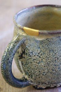 kintsugi-japon-laque-urushi-atelier-nombre-or-doreur-feuille-bois-bruno-toupry-restaurateur-designer-oeuvre-art-paris-dorure-kintsugi-restauration-poudre-or-laque-naturelle-urushi