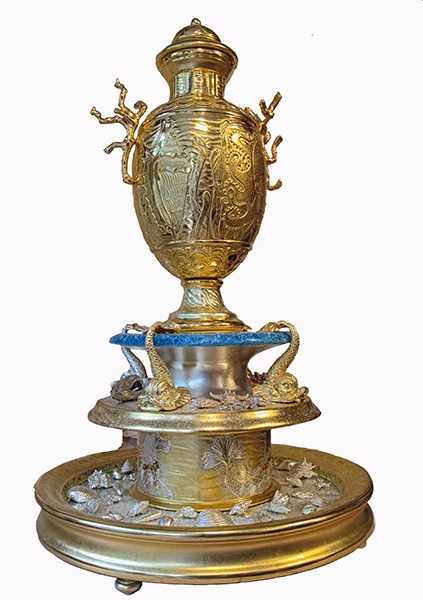 Fontaine d'intérieur dorée à la feuille, création de l'atelier