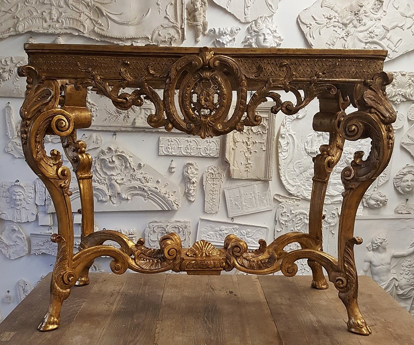 Console d'époque Louis XV restaurée et redorée